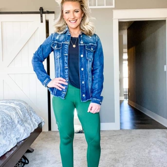 SOLD-Zyia Pine Pockeg Light and Tight Leggings - Picture 4 of 11